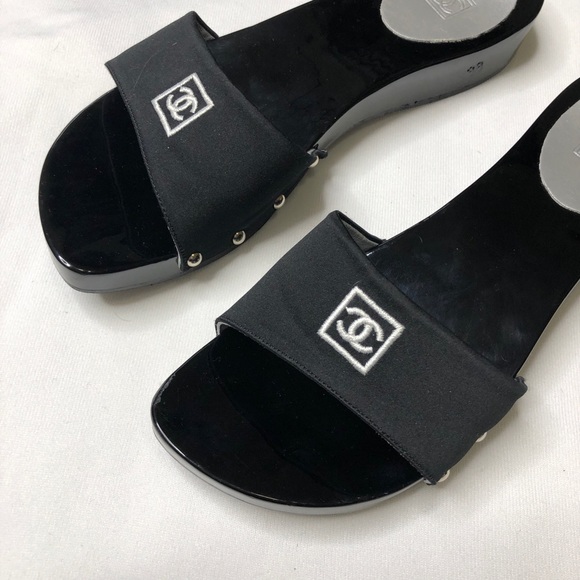 Chanel Lacquered Wood CC Logo Sandals - Picture 3 of 4